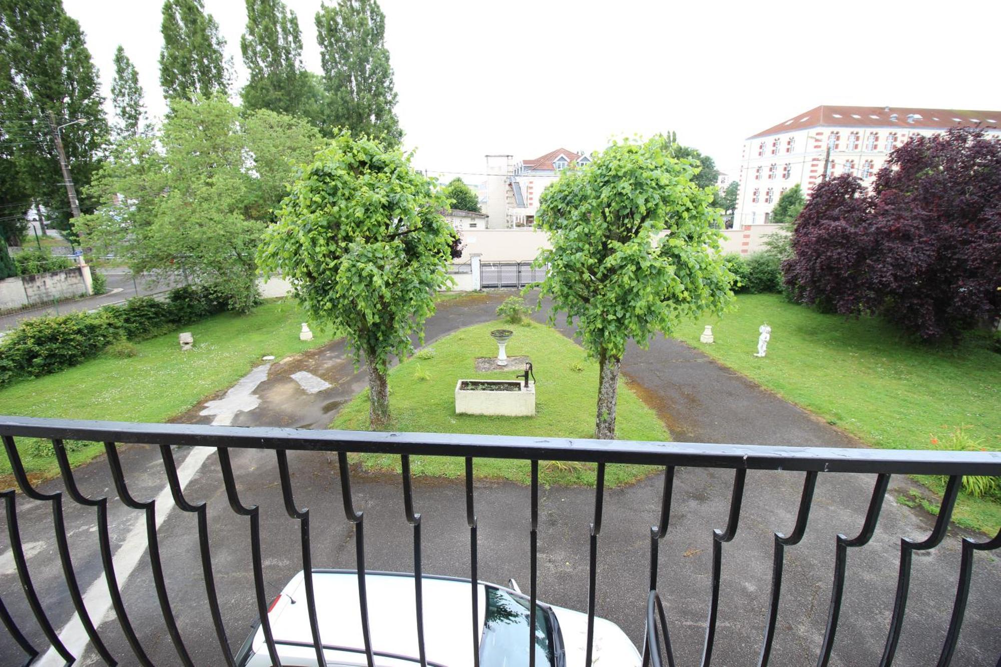 3 Chambres - Tres Grand Jardin Privee - Terrasse Privee - Garage Velo Et Moto - Parking Voiture Privee Dans La Propriete - Gere Par Presta-Zen'Services Thierville-sur-Meuse Exteriör bild