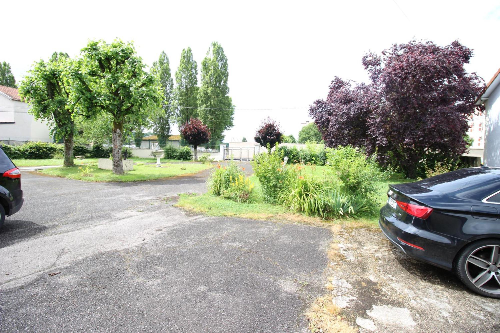 3 Chambres - Tres Grand Jardin Privee - Terrasse Privee - Garage Velo Et Moto - Parking Voiture Privee Dans La Propriete - Gere Par Presta-Zen'Services Thierville-sur-Meuse Exteriör bild