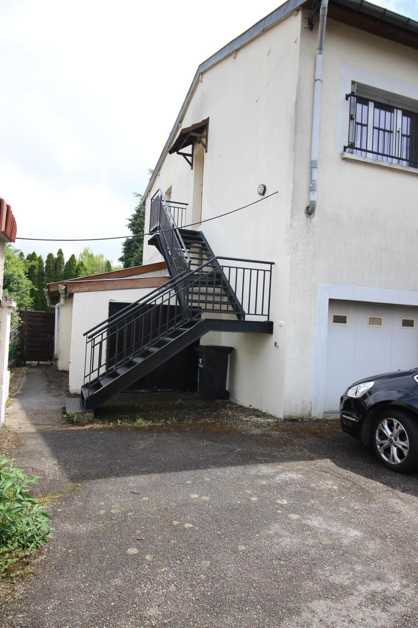 3 Chambres - Tres Grand Jardin Privee - Terrasse Privee - Garage Velo Et Moto - Parking Voiture Privee Dans La Propriete - Gere Par Presta-Zen'Services Thierville-sur-Meuse Exteriör bild